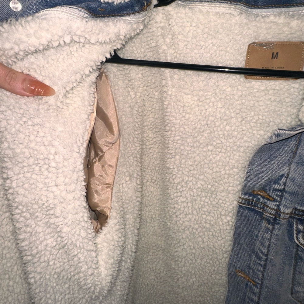 Taylor Swift 1989 ‘Clean’ Graphic Shearling Denim Jacket - Picture 4 of 5